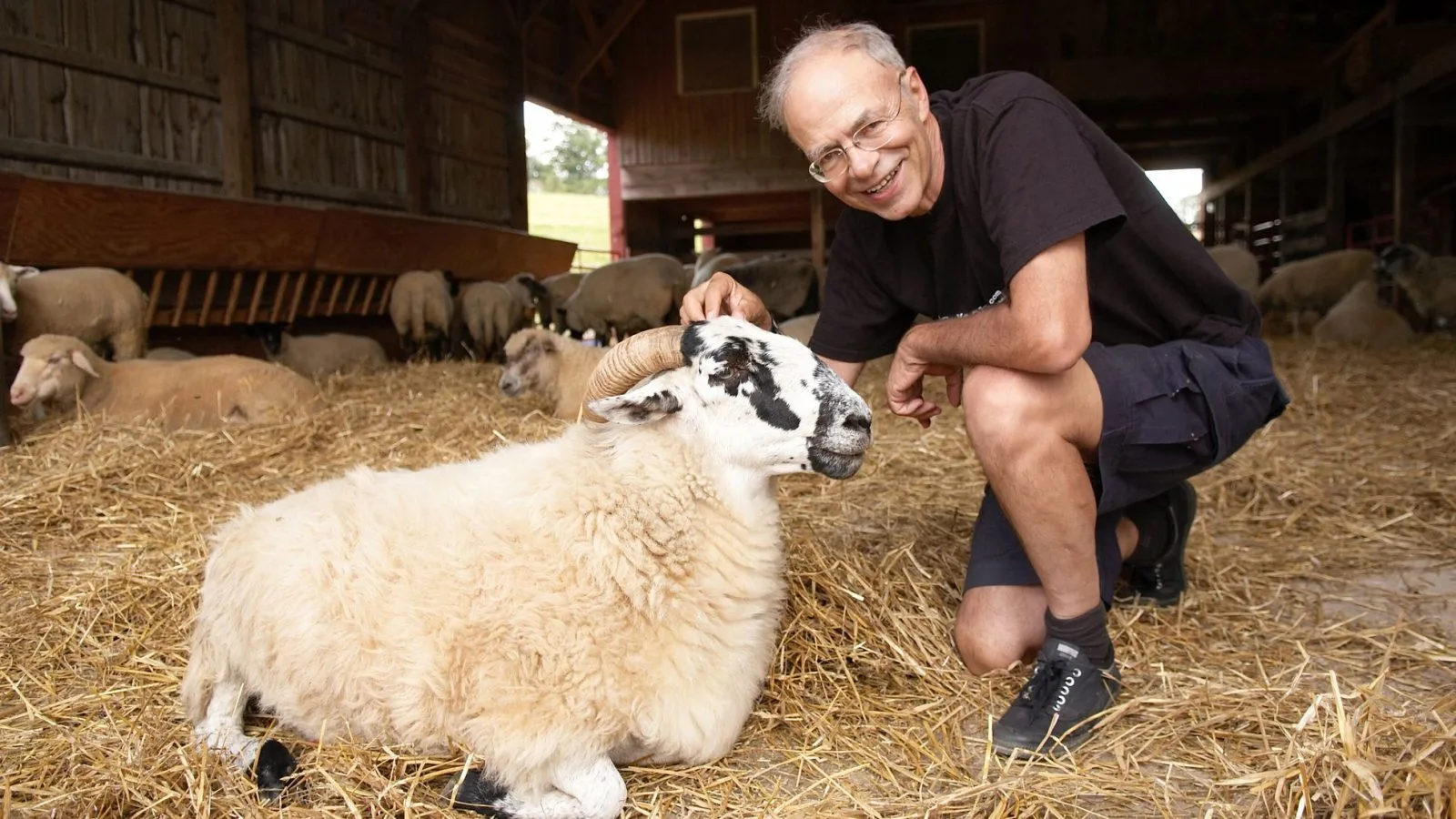 Peter-Singer-at-Farm-Sanctuary-1600x900