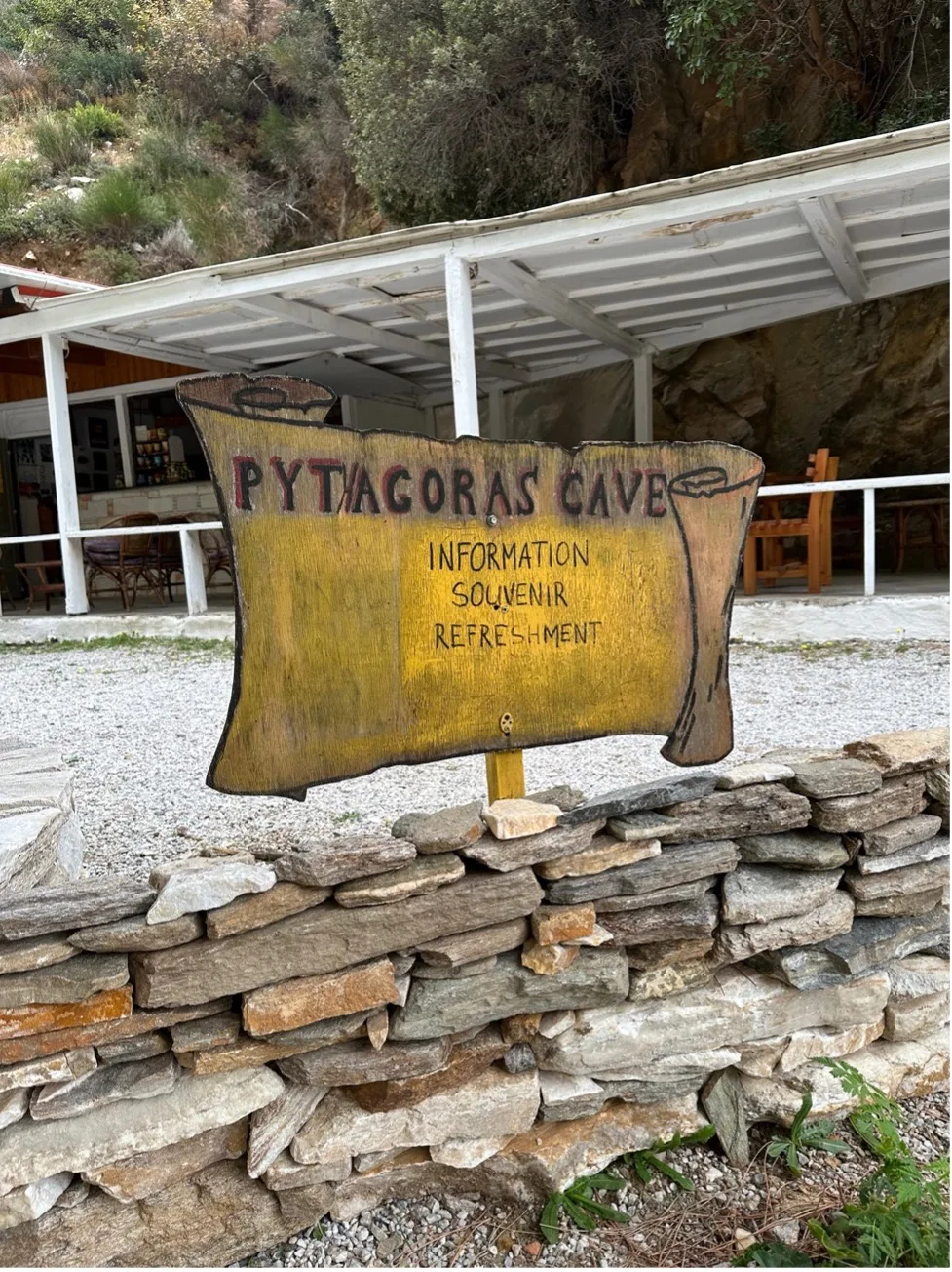 pytagoras-cave